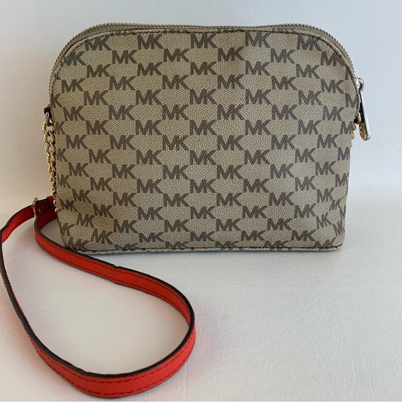 Michael Kors Cindy Dome Tan Signature Crossbody Handbag - Picture 4 of 6